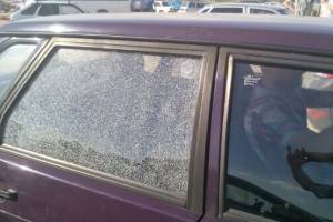 Раскаленное лето: в Астрахани стекла автомобилей не выдерживают высоких температур