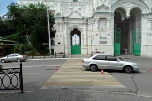 В центре Астрахани на пешеходном переходе сбили мужчину