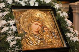 Сегодня у православных большой праздник - Казанской иконы Божьей Матери