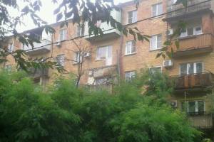 В Астрахани на улице Николая Островского рухнул балкон