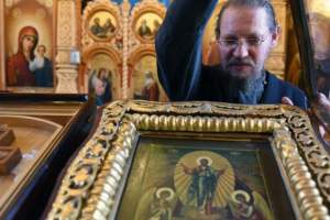 Три иконы замироточили в Чуркинском монастыре