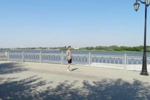 В Астрахани ищут велосипедиста, который наехал на пешехода