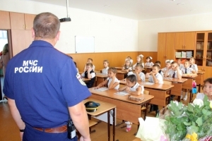 1 сентября спасатели провели уроки безопасности во всех учебных заведениях региона