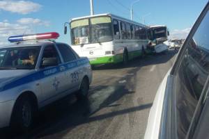 В Астрахани на мосту столкнулись два пассажирских автобуса