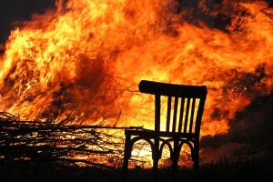 Трех человек спасли их горящего дома под Астраханью