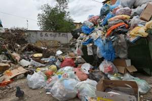 Астраханские коммунальщики затягивают с уборкой мусора