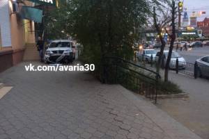 В Астрахани девушку сбили прямо на тротуаре