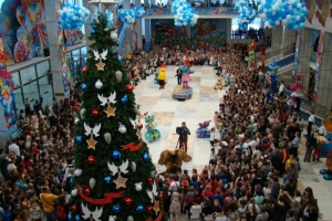 Десять детей - сирот из Астрахани отправились на новогодний праздник в Москву