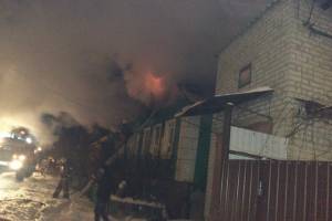 Ночью в Астрахани горел дом