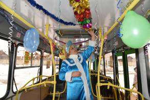 В предновогодние дни астраханские троллейбусы выйдут на линию в новогоднем убранстве
