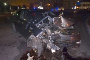 В Астрахани пьяный водитель врезался в столб, пассажиры госпитализированы