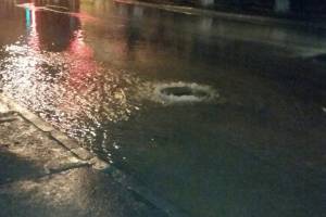 В Астрахани улицу Калинина затопило