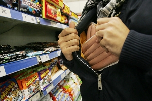 Астраханец попался на похищении продуктов питания из гипермаркета