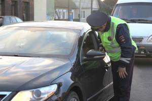 В Астрахани проверяют автомобили у школ