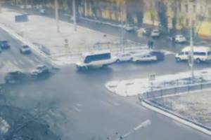 Видео вчерашнего ДТП на улице Николая Островского в Астрахани появилось в Сети