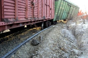 Астраханские следователи выясняют причины схода с рельсов 17 железнодорожных вагонов