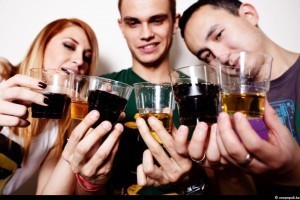 8% жителей Астрахани употребляют алкоголь на работе каждый день