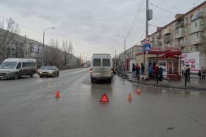 В Астрахани водитель маршрутки без прав сбил женщину