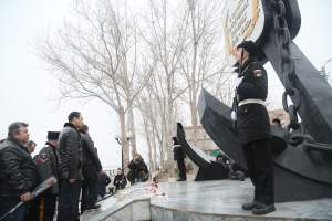 В День защитника Отечества в Астрахани возложили венки к памятникам и обелискам воинской славы