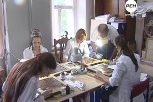 В картинной галерее Астрахани работают студенты-реставраторы
