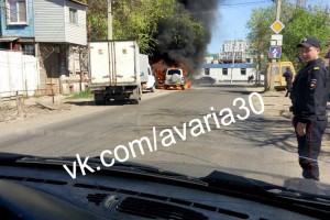 На улице Магнитогорской загорелся автомобиль