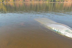 Из-за сильного ветра в Астраханской области перевернулась лодка, погиб рыбак