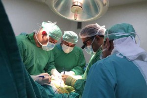 Астраханские врачи провели сложную операцию по протезированию