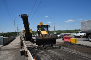 В Астрахани на Новом мосту поменяют почти 13 тысяч кв метров дорожного покрытия