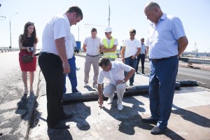 Губернатор Астраханской области оценил ход ремонтных работ на ул Савушкина и Новом мосту