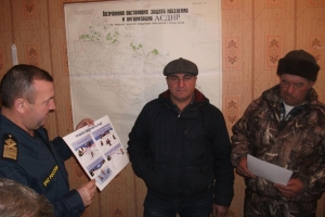 В Черноярском районе прошли беседы с рыбаками.