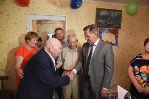 Александр Жилкин поздравил с 90-летием участника Великой Отечественной войны Владимира Кириченко