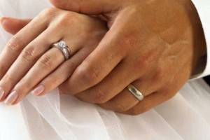 Почти 80% россиян считают естественной формой взаимоотношений официальный брак