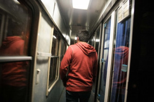 В Астраханской области с поезда сообщением Москва – Худжанд сняли нелегала