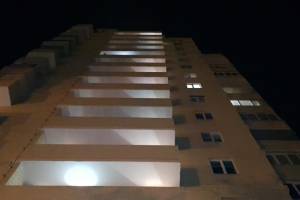 Астраханка погибла, выпав с балкона съемной квартиры