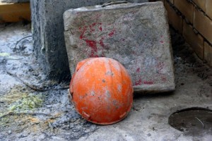 В Астрахани сотрудник завода упал с двухметровой высоты