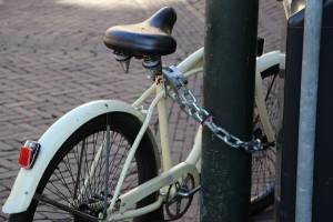 18-летний астраханец украл велосипед из дома, где живет его сестра