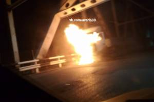 Названа причина пожара, охватившего грузовик на мосту в Астраханской области