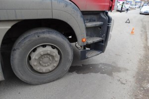 В Астрахани грузовик насмерть сбил пожилую женщину