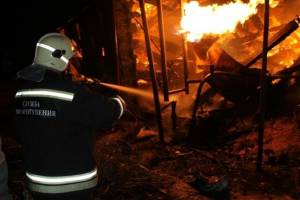 В Астрахани ночью сгорел гараж