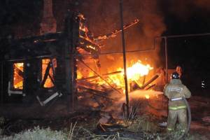 В Астраханской области подожгли жилой дом