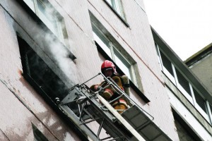 Сегодня в Астраханской области из-за пожара эвакуировали жителей многоэтажного дома