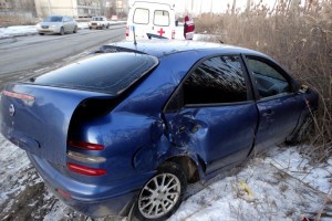 В Астрахани водитель иномарки на скорости врезался в железобетонную опору ЛЭП