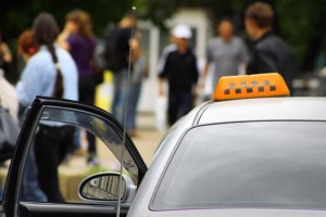 В Астраханской области задержали двух нелегальных таксистов