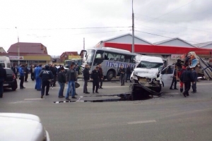 Массовая авария с участием 15 автомобилей под Новороссийском по вине астраханца (2 видео + 3 фото)