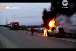Возгорание автомобиля на улице Латышева