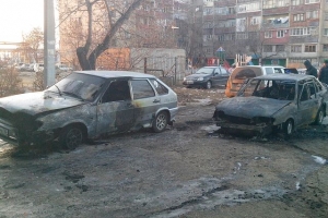 В Семиковке сгорело два автомобиля (видео + 2 фото)