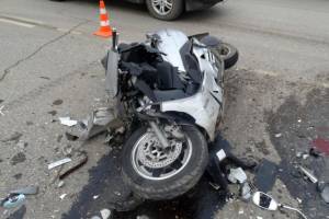 В Астрахани скончался водитель мотороллера, который вчера попал в ДТП