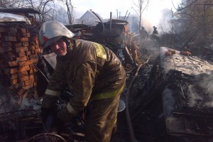 Накануне в Астраханской области неизвестные спалили жилые дома и сарай