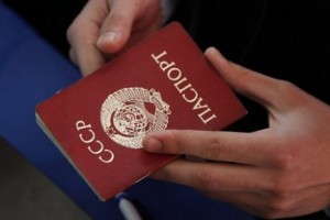 В Астраханской области с поезда сняли мужчину, который 20 лет жил с паспортом СССР