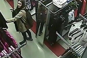 В Астрахани три подружки ограбили магазин модной одежды